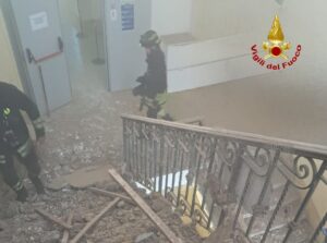 scuola controsoffitto roma