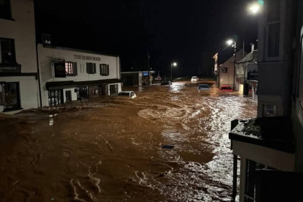 Maltempo Regno Unito, Galles in emergenza: Monmouth isolata dopo una notte di terrore | VIDEO