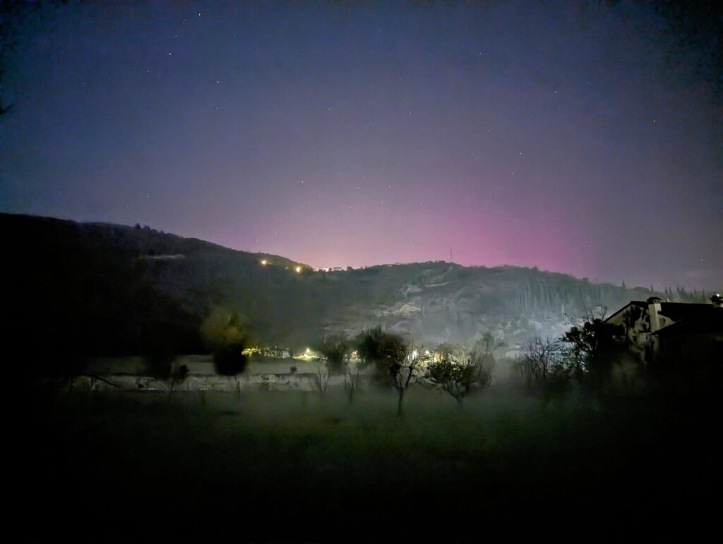 aurora boreale italia oggi foto