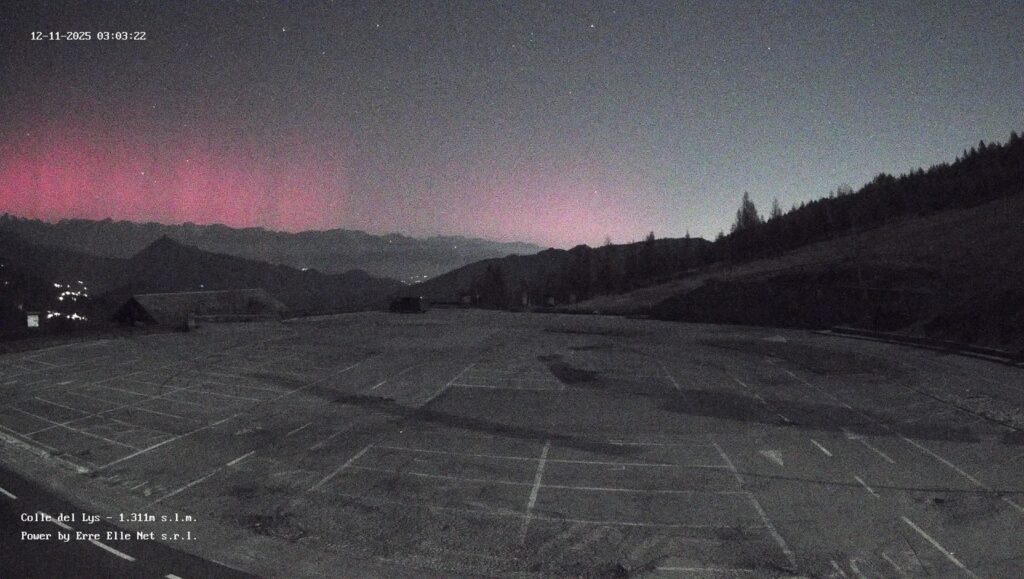 aurora boreale italia oggi foto