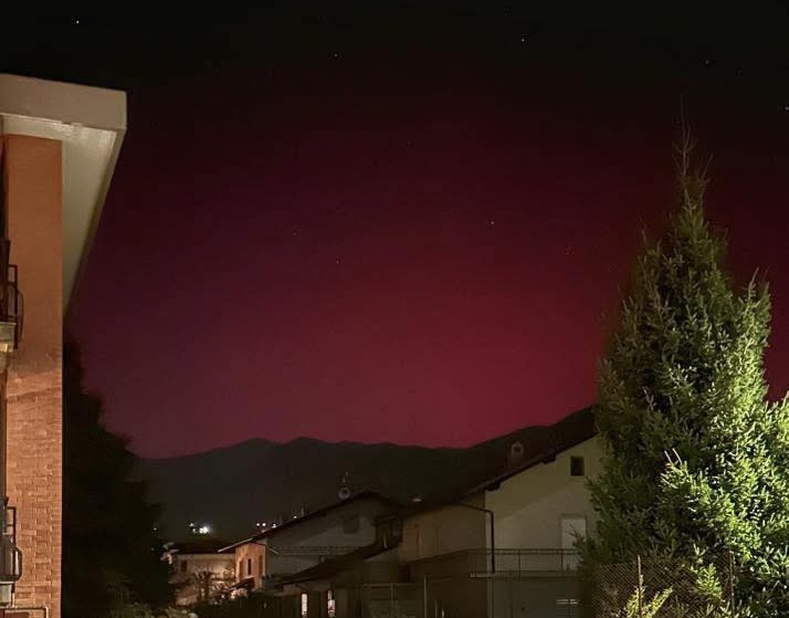 aurora boreale italia oggi foto