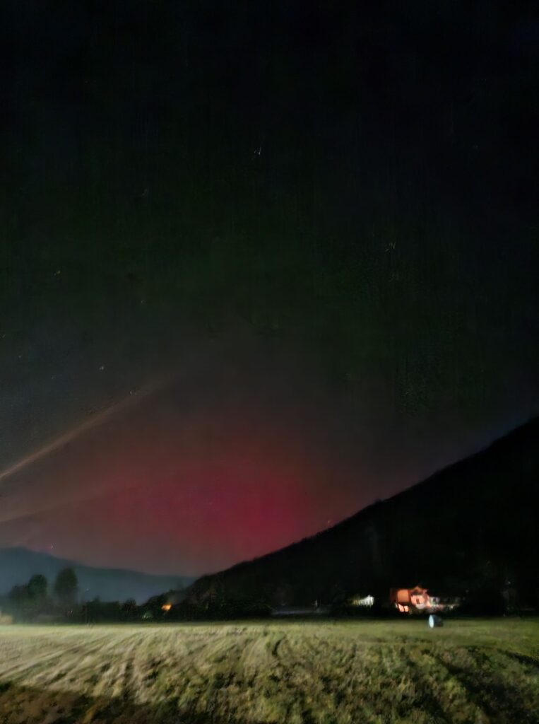 aurora boreale italia oggi foto