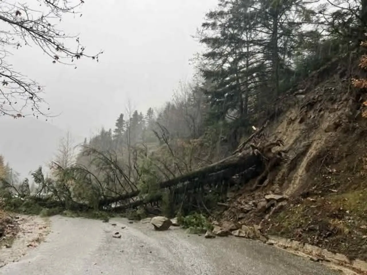 Maltempo Grecia frane