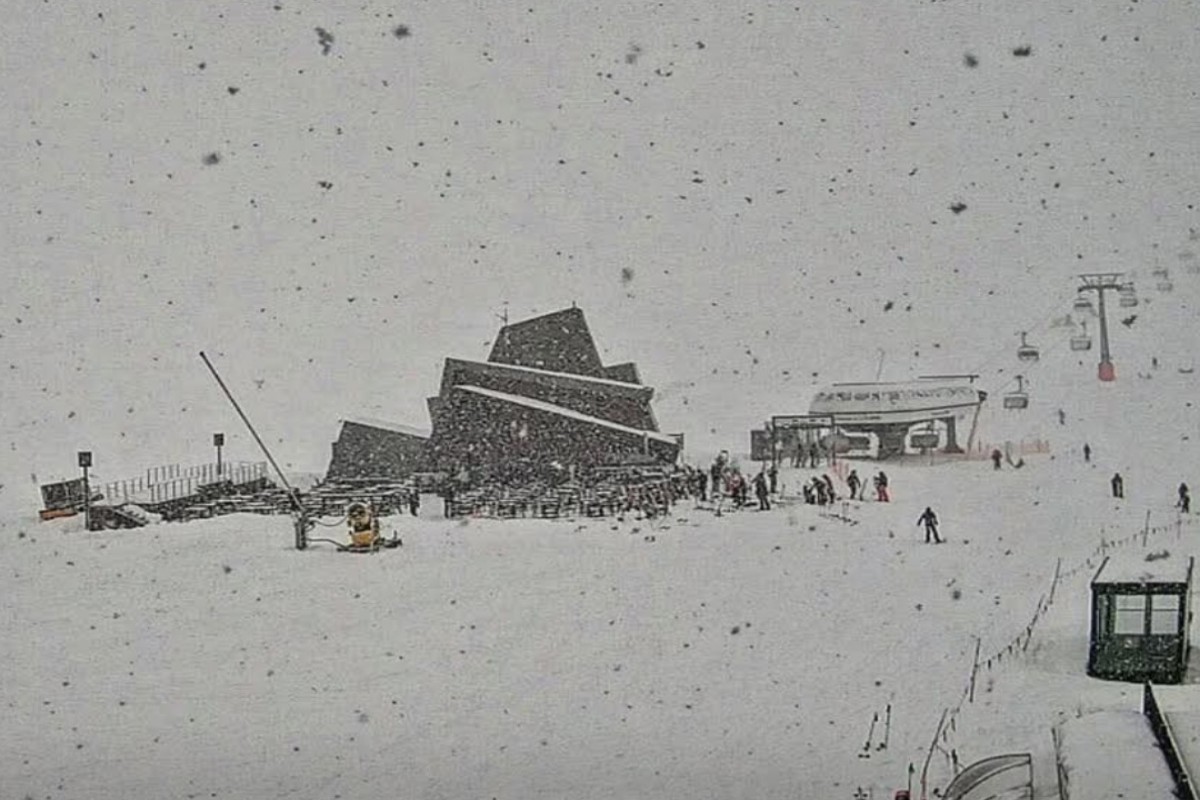 Meteo Valle d’Aosta, accumuli nevosi in intensificazione: Cervinia sotto rovesci e quota neve in picchiata