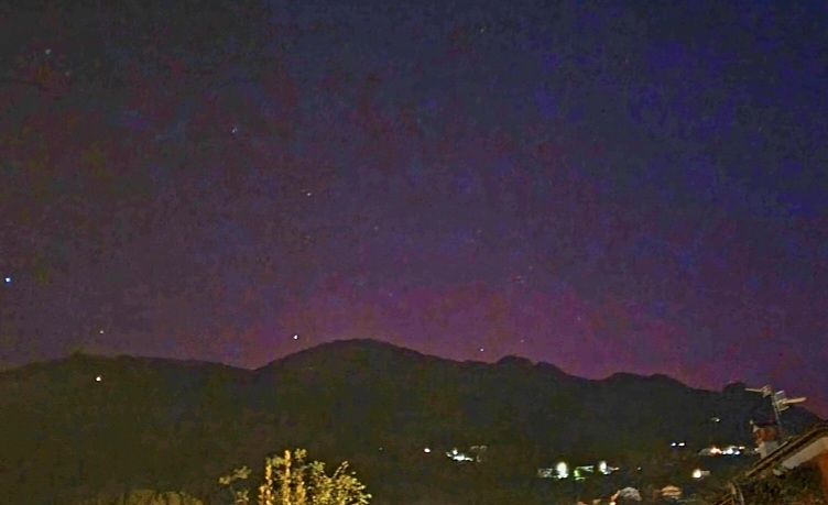 aurora boreale italia oggi foto