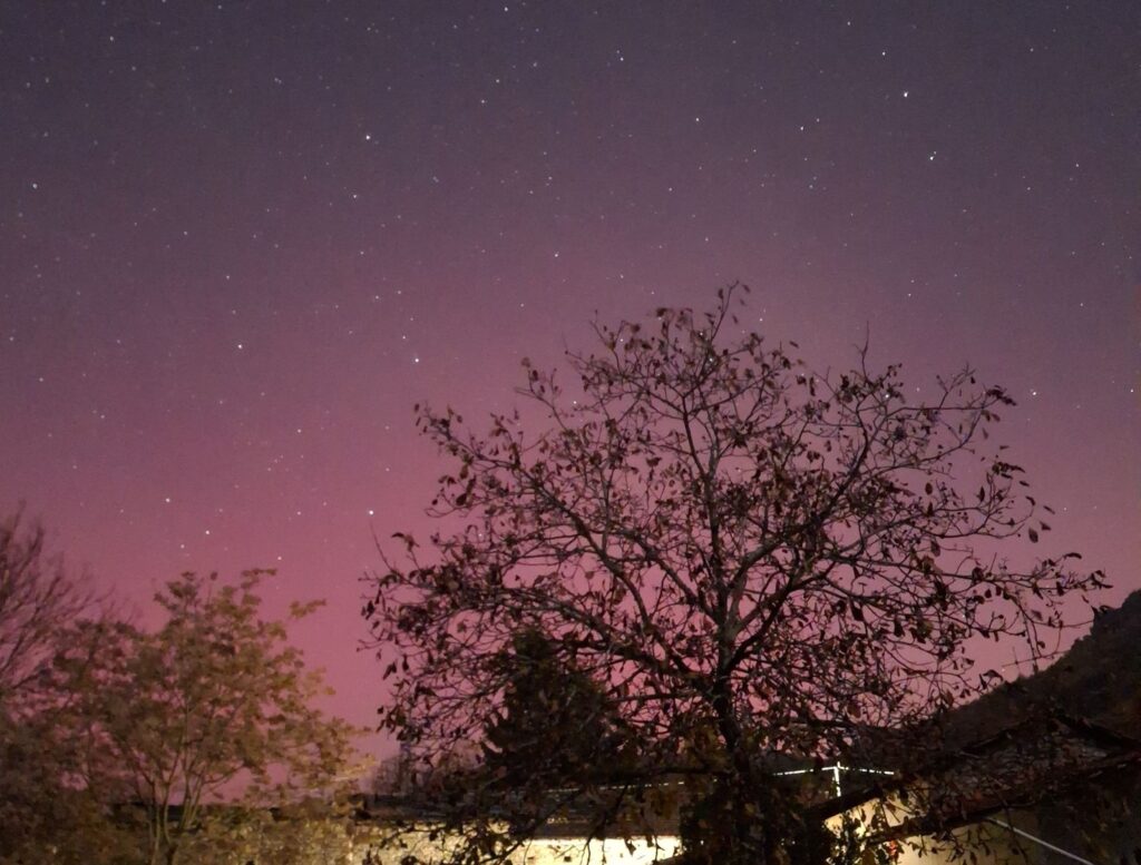 aurora boreale italia oggi foto