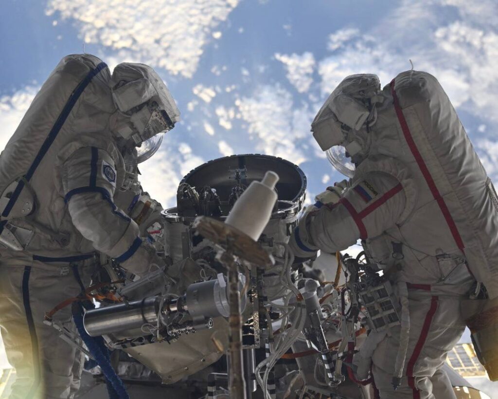 foto passeggiata spaziale russa