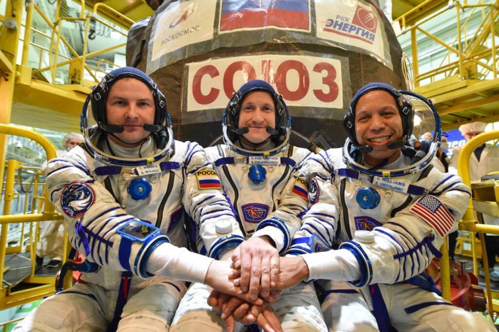 lancio soyuz iss 27 novembre