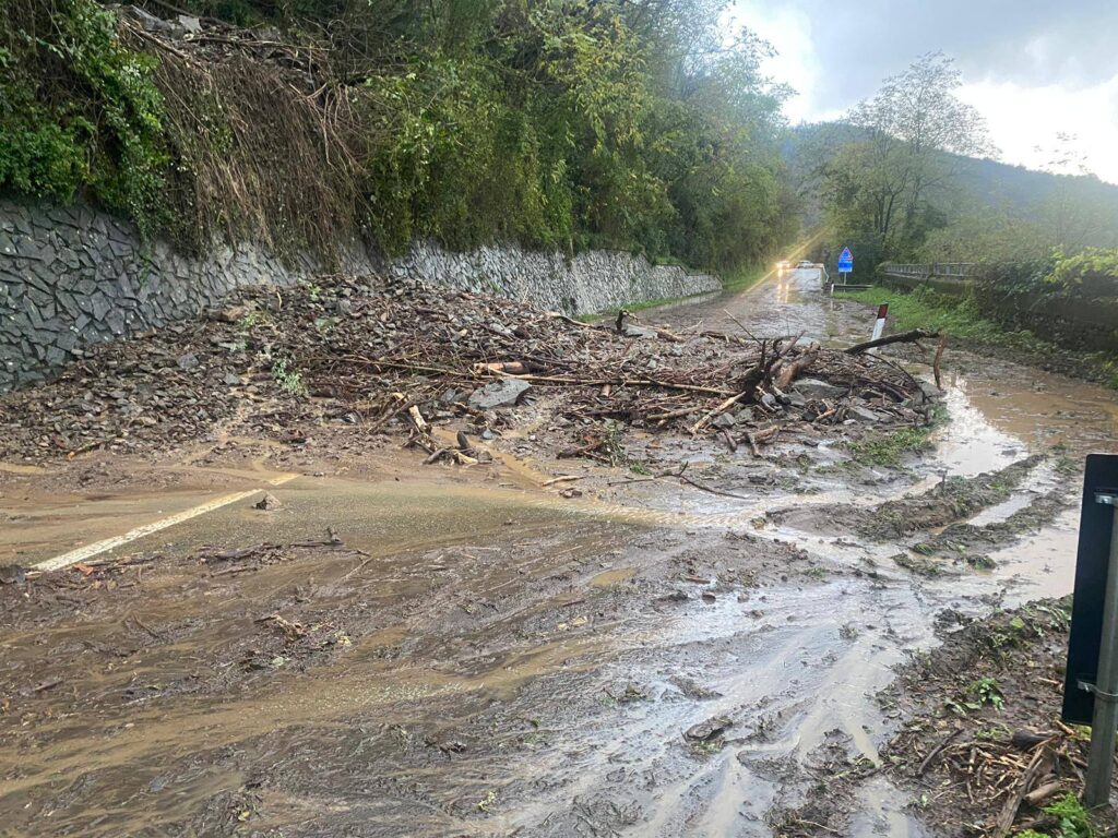 maltempo frana aulla toscana