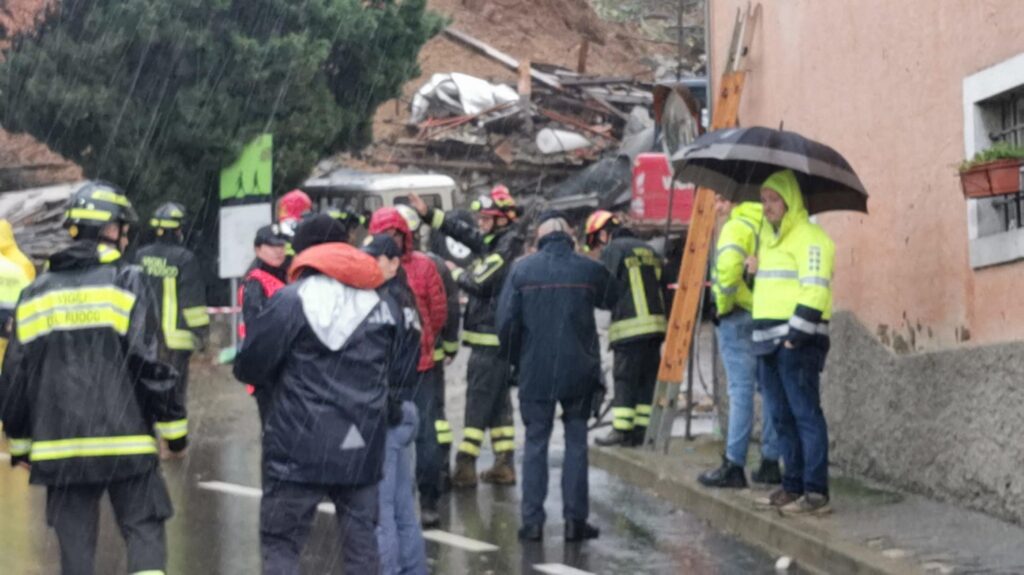 maltempo friuli dispersi casa frana