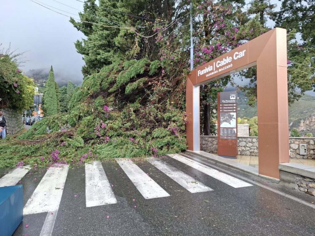 maltempo taormina sicilia