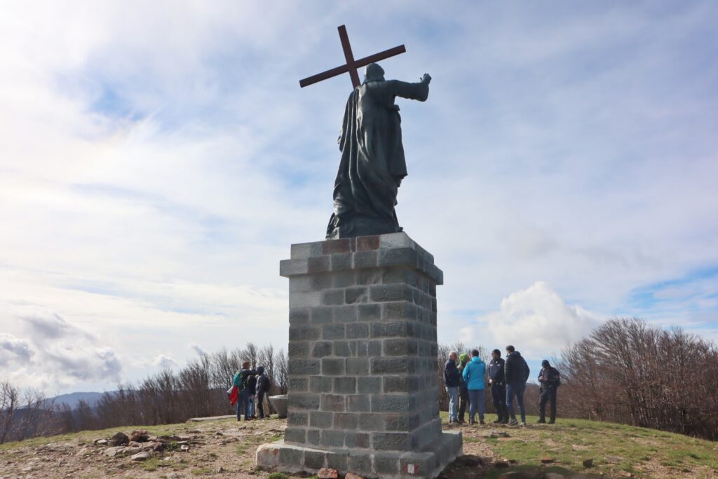 montalto posa croce cristo redentore 8 novembre 2025