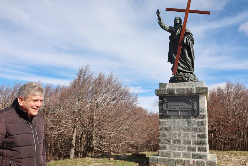 montalto posa croce cristo redentore 8 novembre 2025