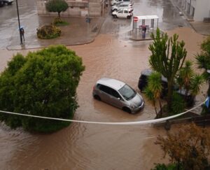 nubifragio strade allagate sapri salerno campania (1)