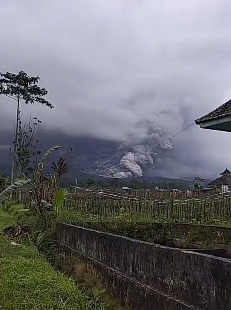 eruzione semeru