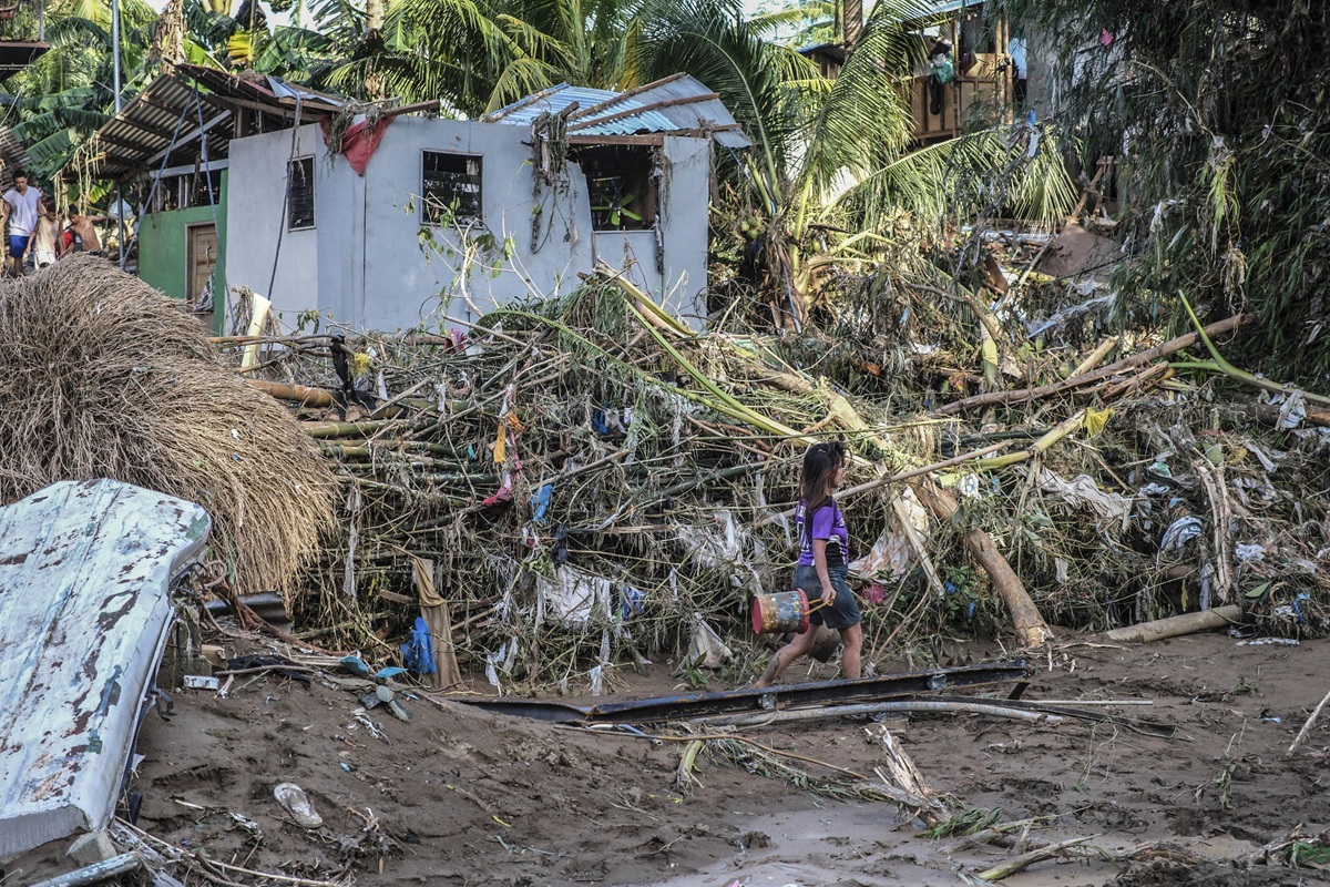 Il Tifone Kalmaegi sconvolge le Filippine: centinaia tra morti e dispersi, milioni di persone colpite | FOTO