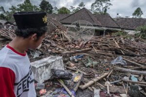 vulcano semeru indonesia
