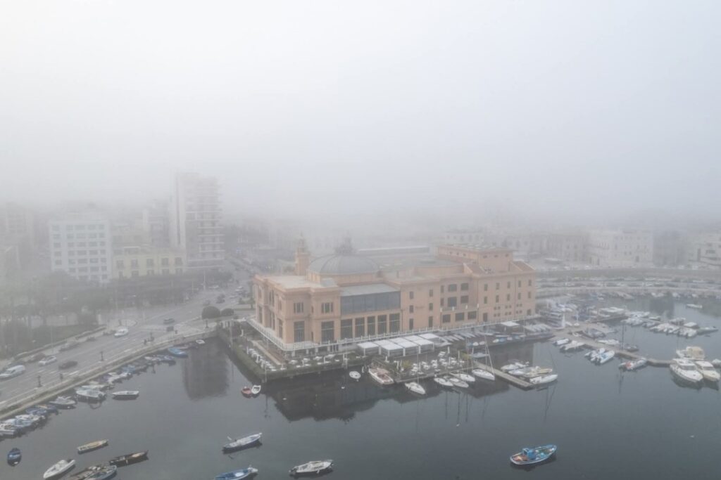 Nebbia Bari teatro Margherita