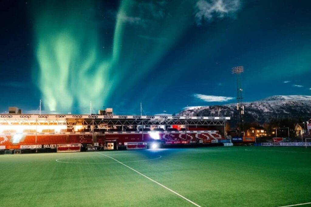 Tromso aurora boreale stadio