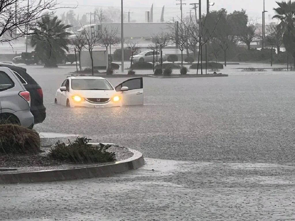 alluvione inondazioni usa california redding