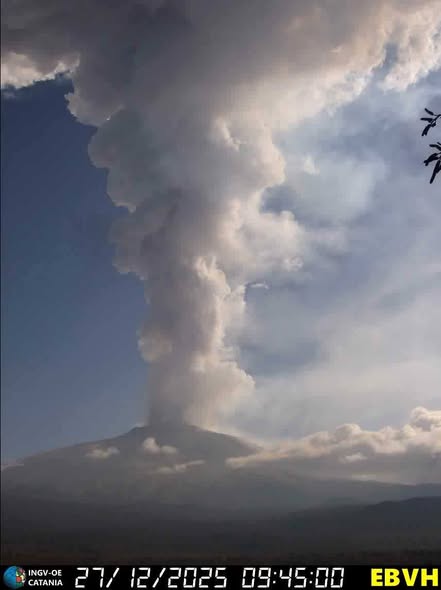 eruzione etna 27 dicembre 2025