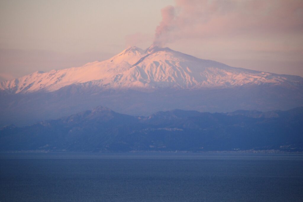 etna alba 29 dicembre 2025 da reggio calabria