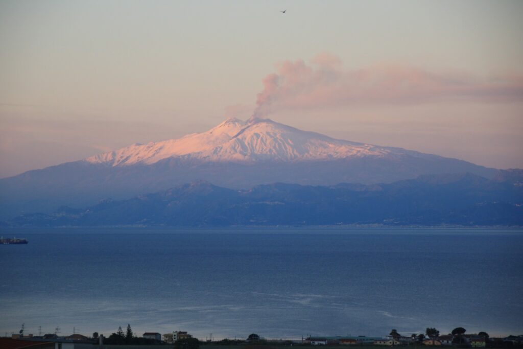 etna alba 29 dicembre 2025 da reggio calabria