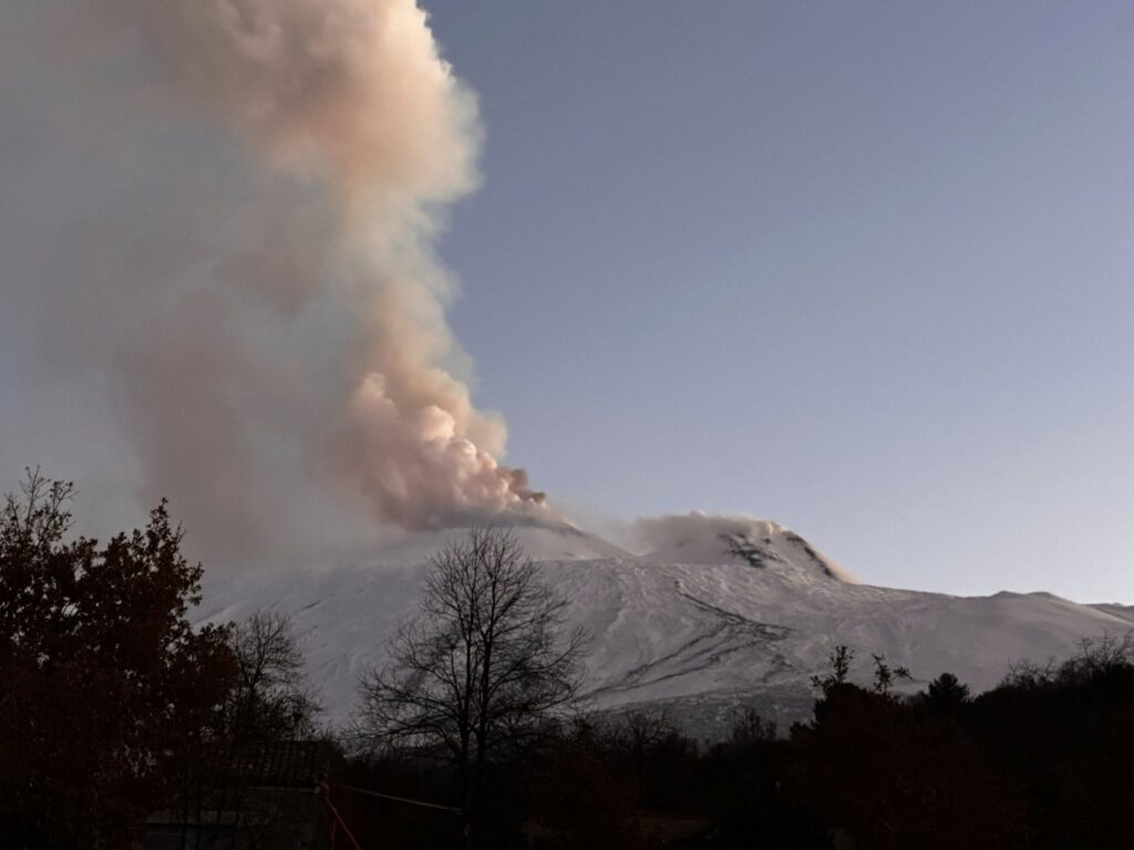 etna oggi eruzione fontane lava cenere (1)
