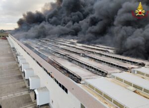 incendio centro logistico bari