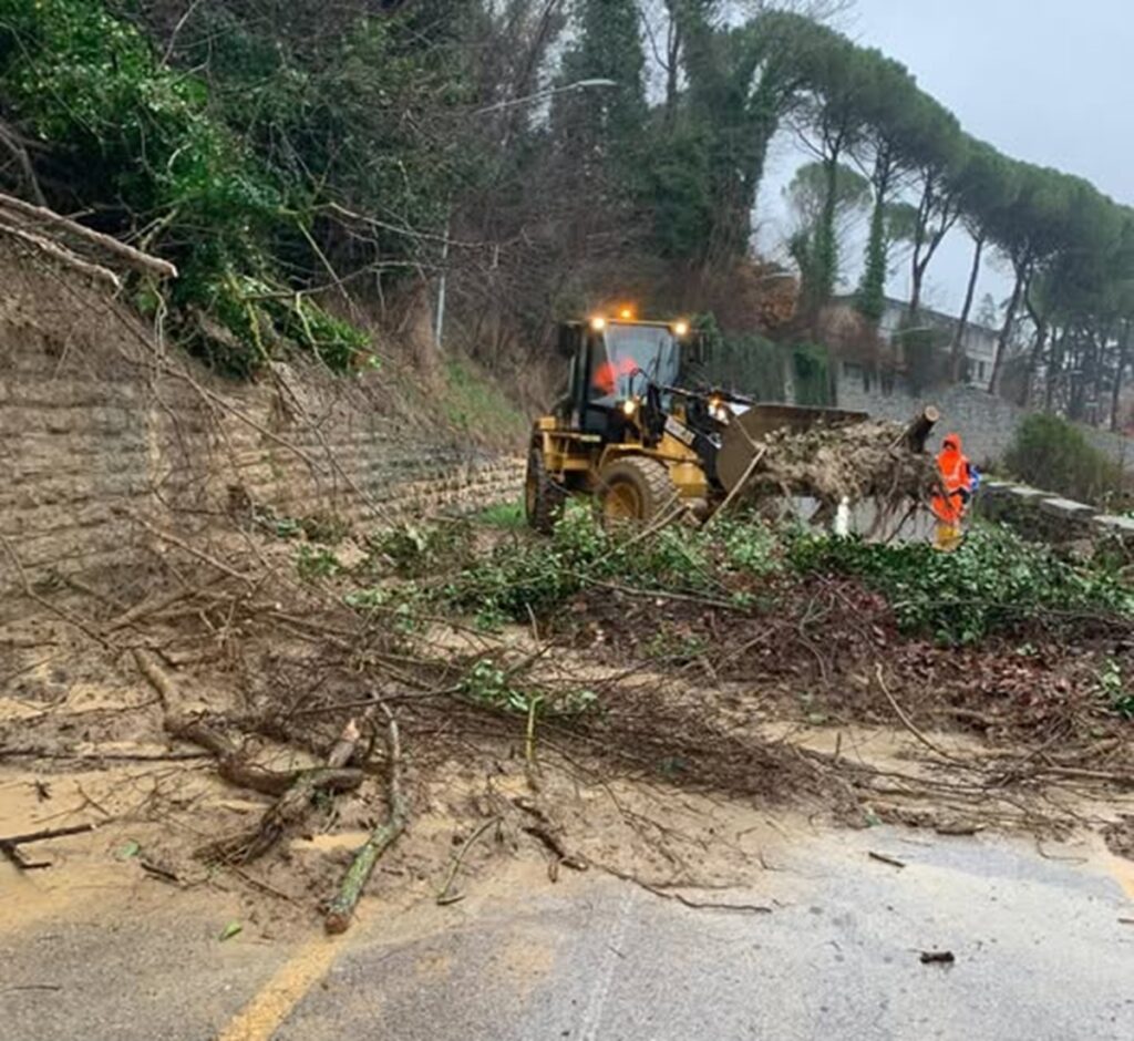 maltempo emilia romagna frana Dovadola