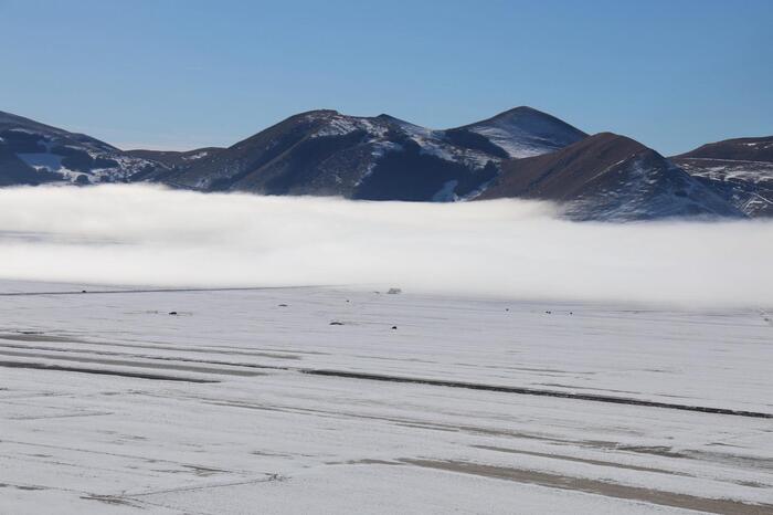 neve nebbia castelluccio di norcia