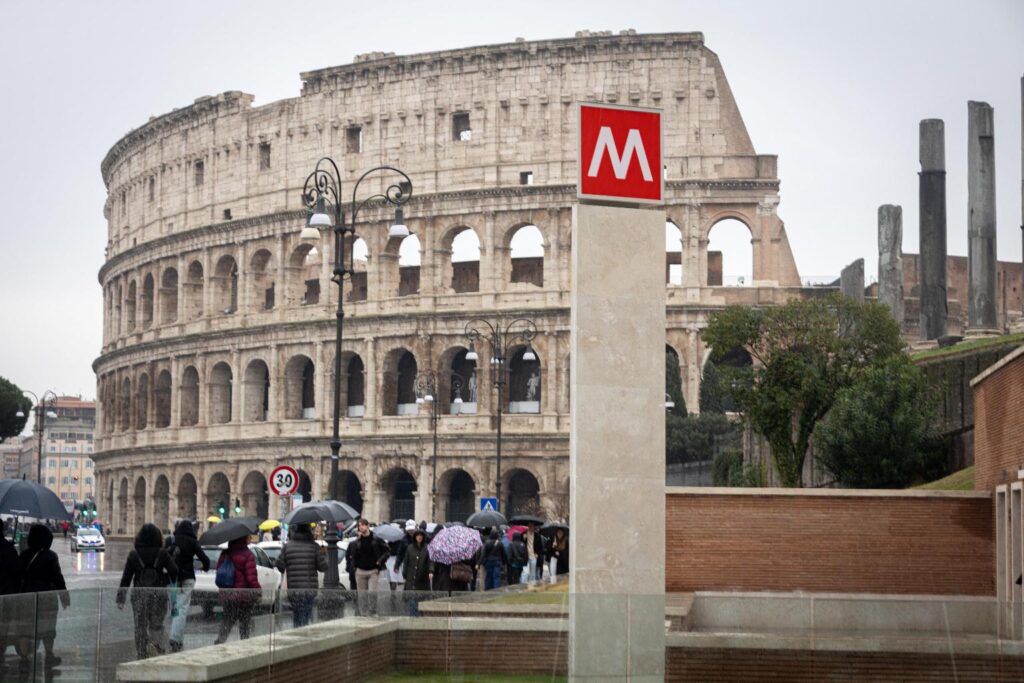 roma stazione metropolitana colosseo