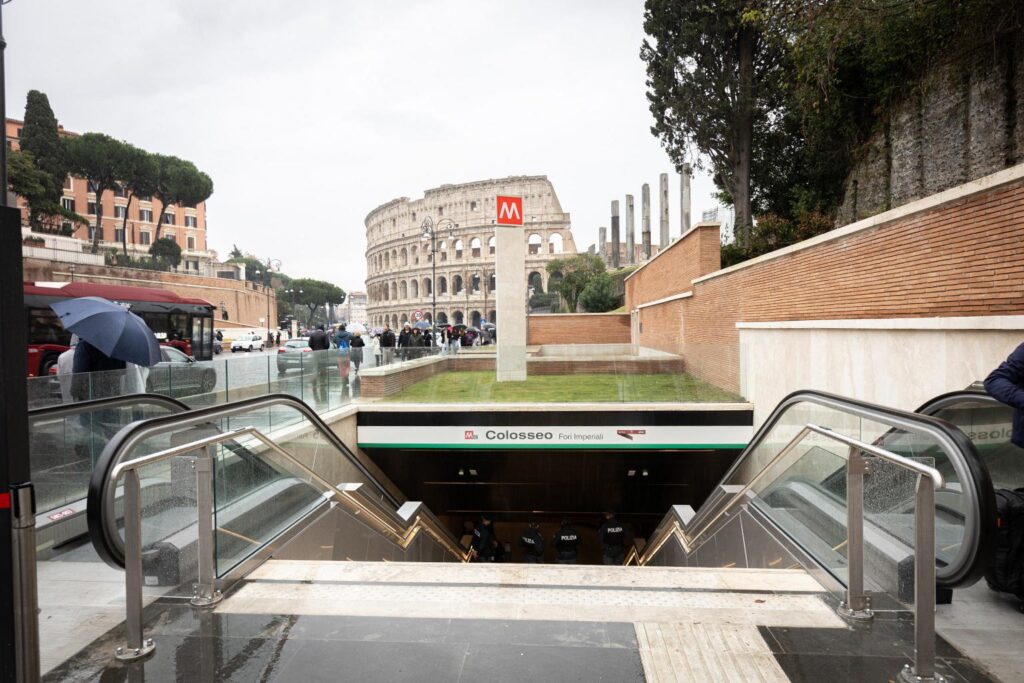 roma stazione metropolitana colosseo