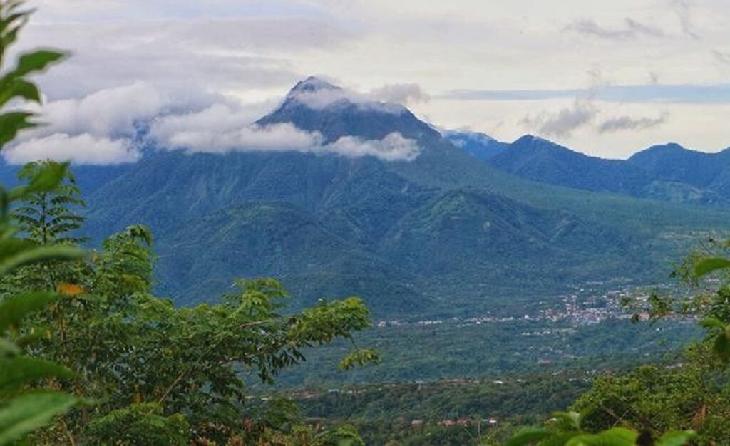 vulcano Bur ni Telong indonesia