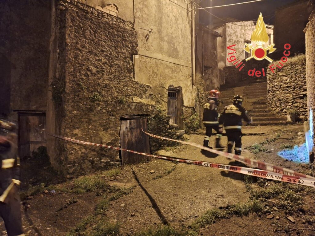 Girifalco crollo tetto