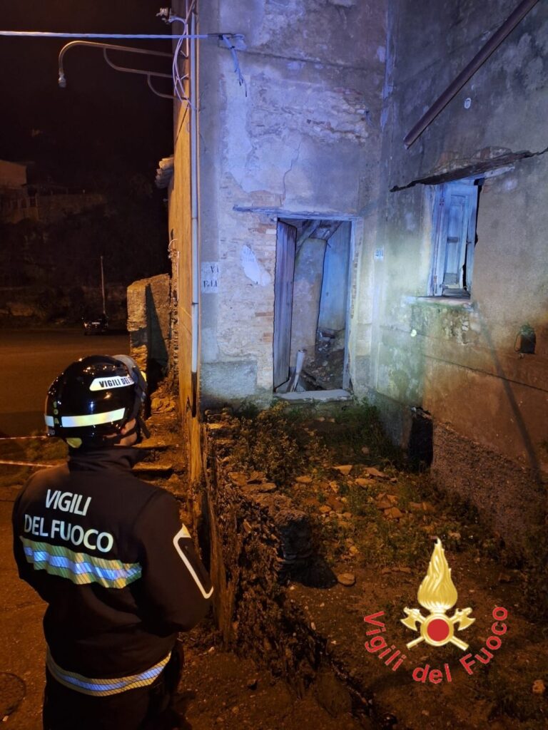 Girifalco crollo tetto