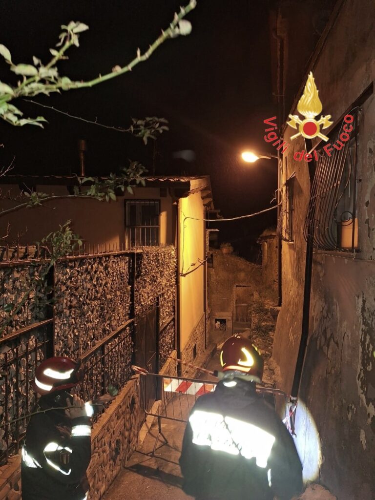 Girifalco crollo tetto