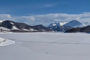 Lago di Campotosto ghiacciato