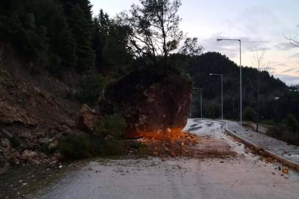 Maltempo Grecia frana