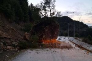 Maltempo Grecia frana