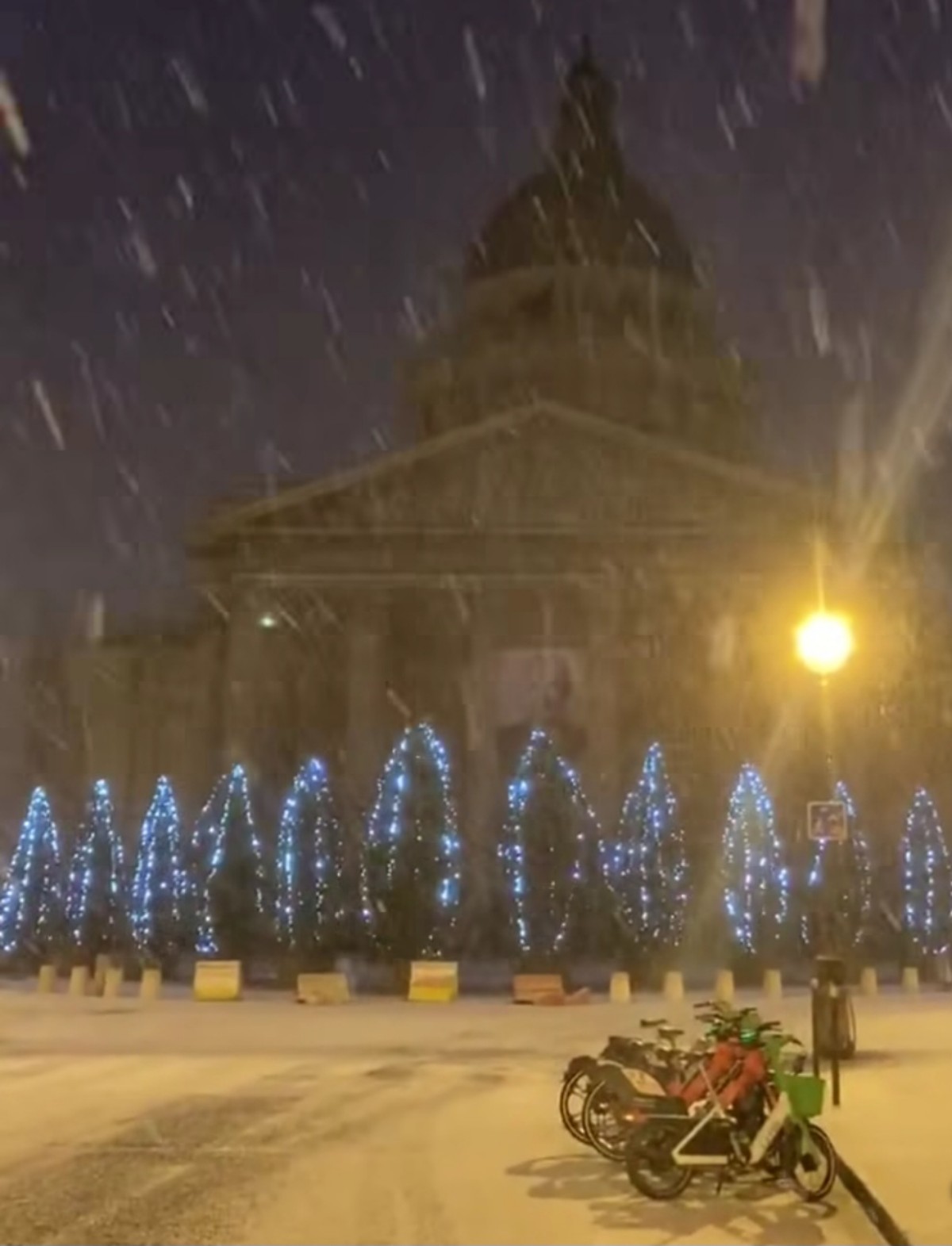 Neve Parigi 