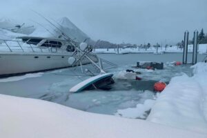 Neve barche affondate Alaska