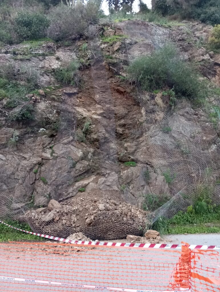 Operazioni di bonifica del costone roccioso Rocca Celi a Santo Stefano Briga