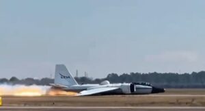 atterraggio aereo nasa WB-57F