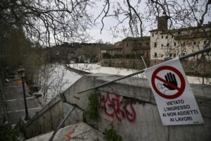 Maltempo, banchine chiuse per il livello del Tevere