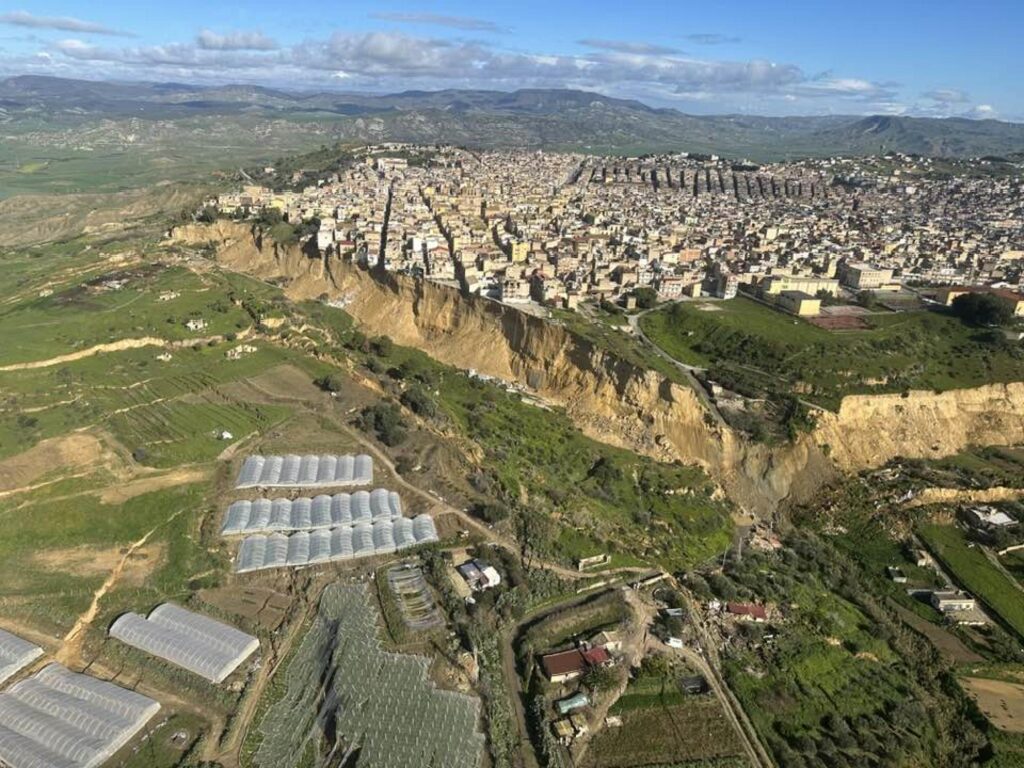 frana niscemi dall'alto