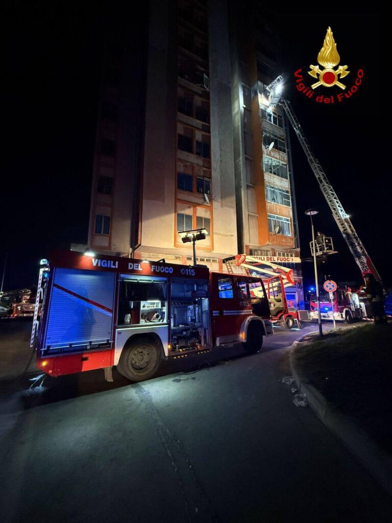 incendio grattacielo ferrara