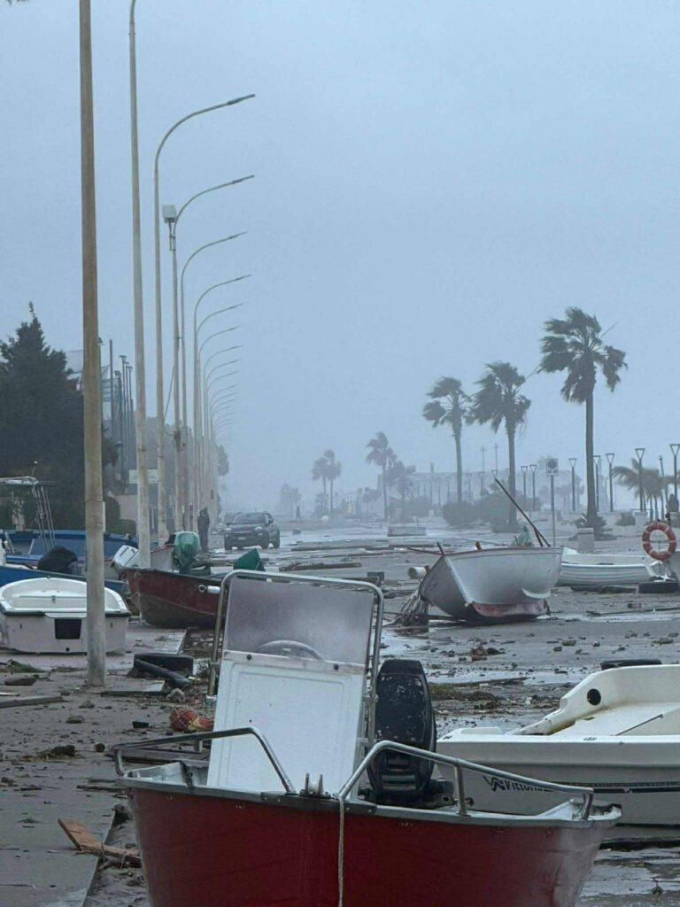 maltempo calabria lungomare locri
