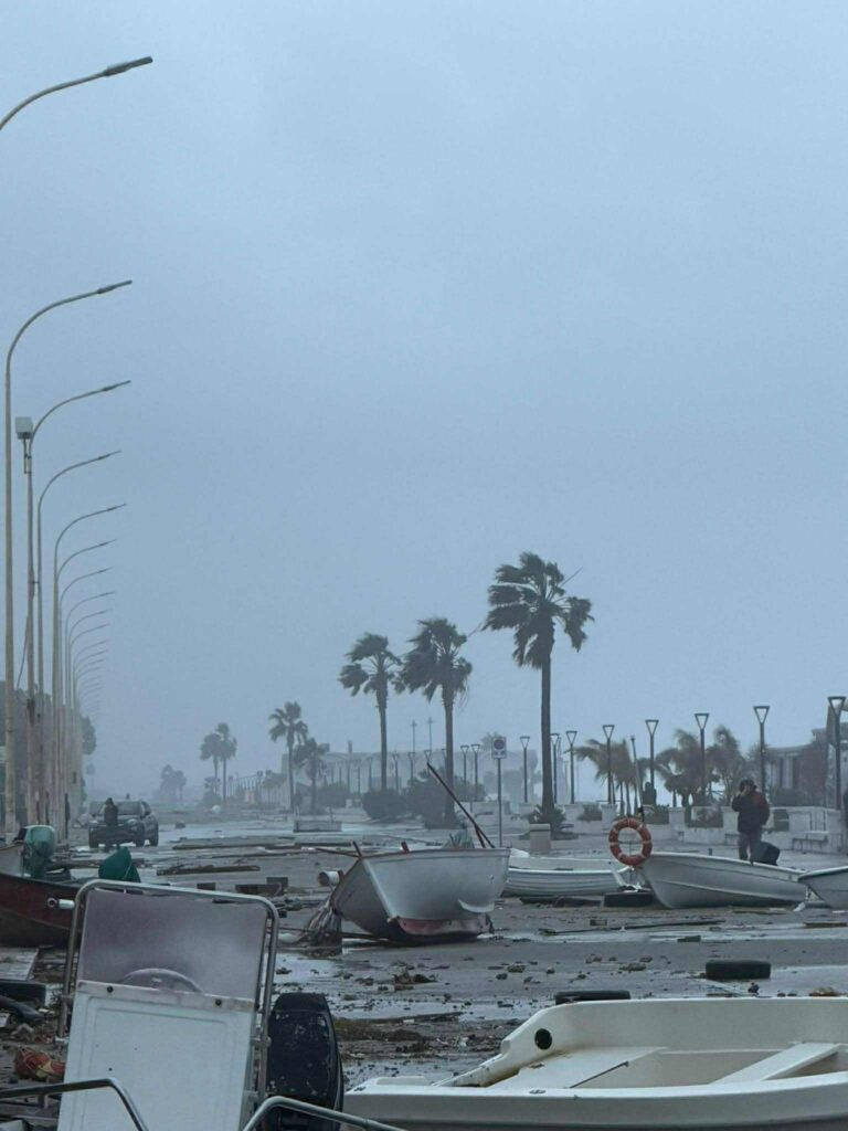 maltempo calabria lungomare locri