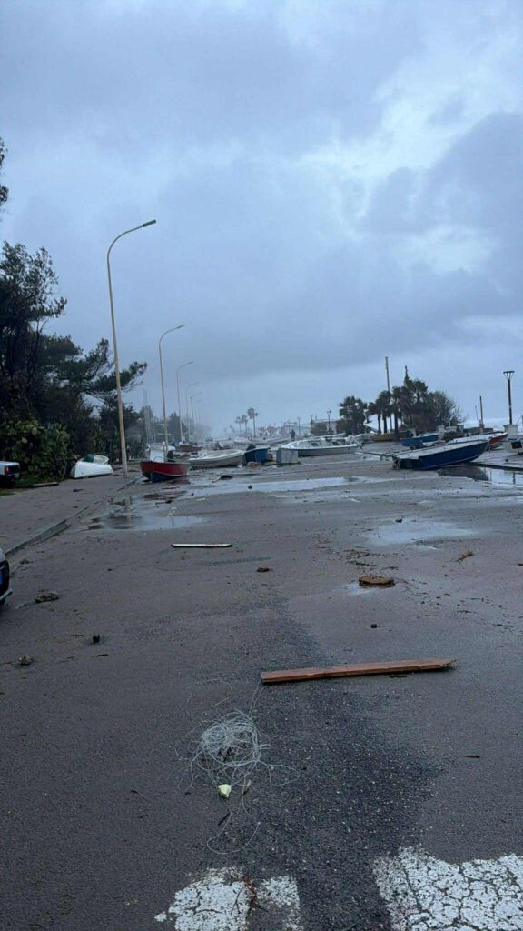 maltempo calabria lungomare locri